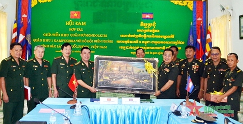 Bộ đội Biên phòng tỉnh Đắk Lắk và Tiểu khu Quân sự Mondulkiri (Campuchia) tổ chức hội đàm hợp tác lần thứ XIII